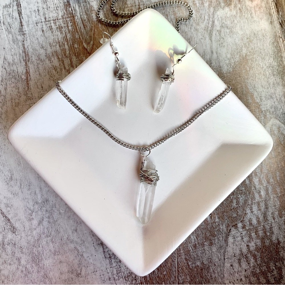 Matching Earrings and Necklace (22”)